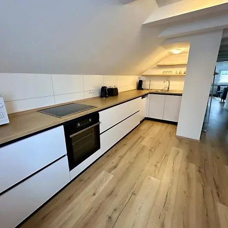 Helle 2-zimmer Mit 4 Betten, Naehe Innenstadt In Ruhiger Lage *