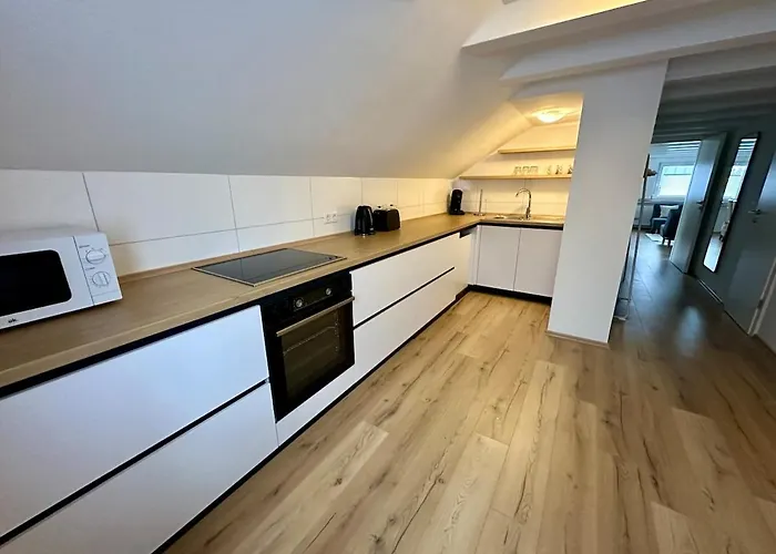 Helle 2-zimmer Mit 4 Betten, Naehe Innenstadt In Ruhiger Lage *